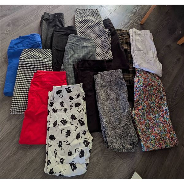 Womens Capris in Assorted Patterns & Colors Size M-L