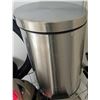 Image 4 : Household & Automotive Accessories - Nordic Trail Windshield Cover Trash Can