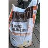 Image 2 : Lawn Lounger w/ New Bag Of Soil & Pooper Scooper