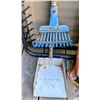 Image 3 : Lawn Lounger w/ New Bag Of Soil & Pooper Scooper