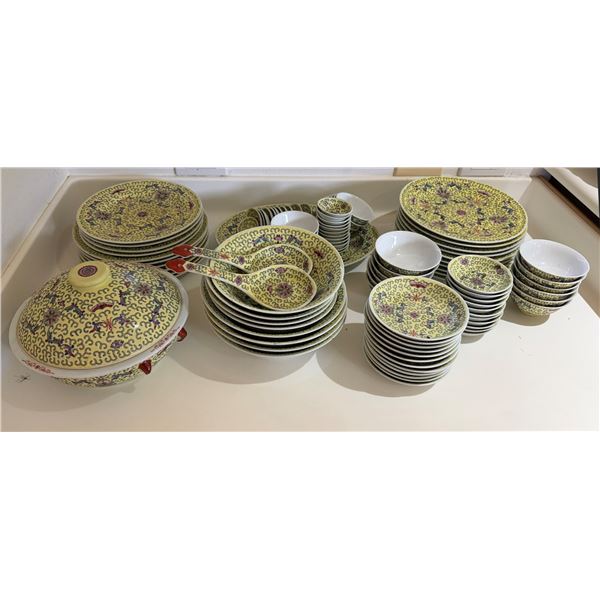Chinese Tableware: Plates, Bowls, Covered Tureens, Serving Spoons, etc, Misc Sizes