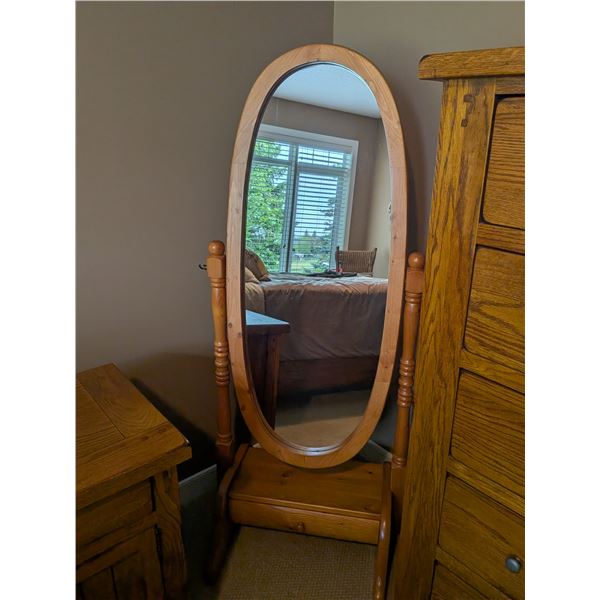 Standup Dressing Mirror