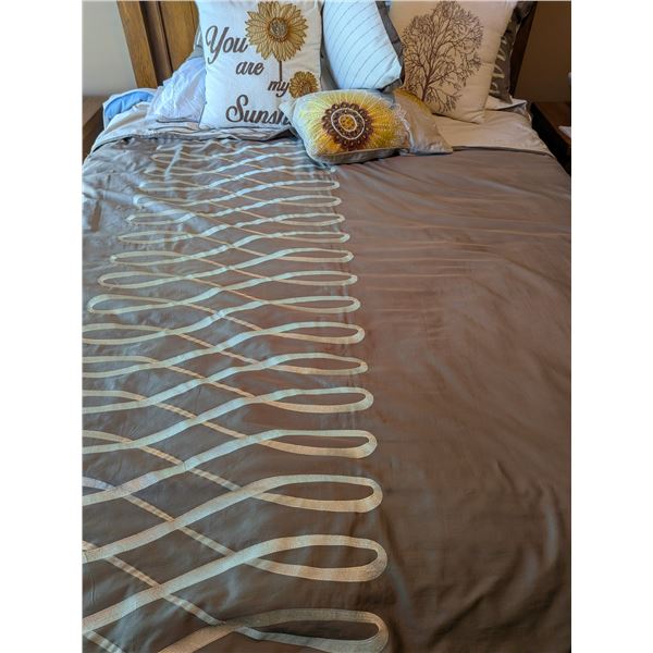 Set of Queen Size Bedding