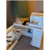 Image 1 : Décor Excell 5024 Sewing Machine and Table