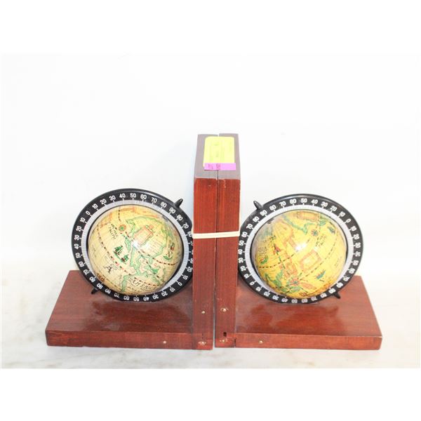 WORLD GLOBE BOOK ENDS