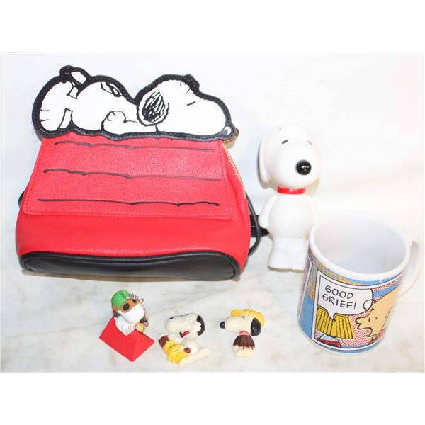 VINTAGE SNOOPY WITH PURSE AND PEANUTS MUG