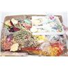 Image 1 : ¾ DRIED FLOWERS, ¼ IMITATION FLOWERS
