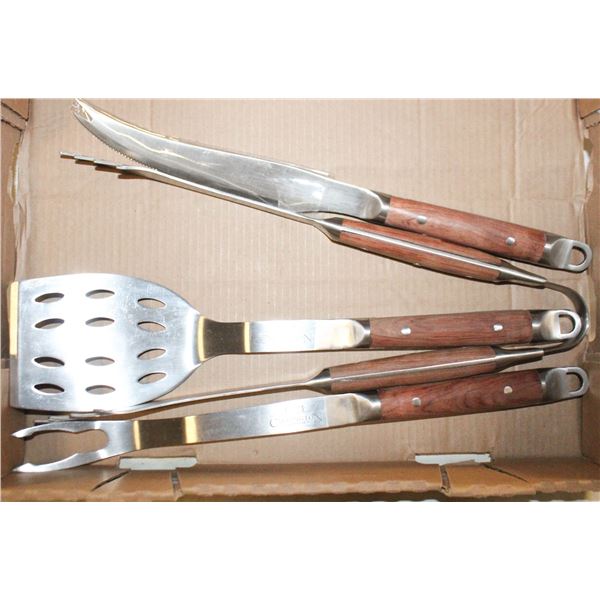 NEW 4PC CARRINGTON BARBEQUE SET W/WOODEN HANDLES