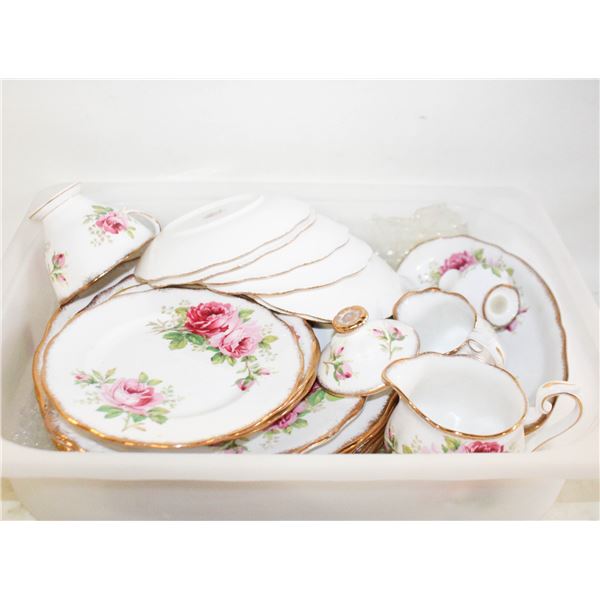 ROYAL ALBERT AMERICAN BEAUTY 25PCS INCL. S&P