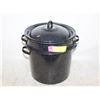 Image 1 : VINTAGE BLACK ENAMEL GRANITEWARE INSERT