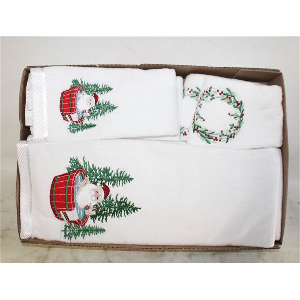 DISTINCTLY HOME HOLIDAY HAND TOWEL SET- NEW