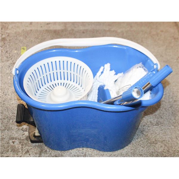 SPIN MOP W/ BUCKET & REPLACEMENT HEAD- NEW