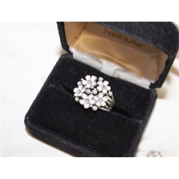 .925 PANDORA FLOWER RRING W/ PEARLS SIZE 7