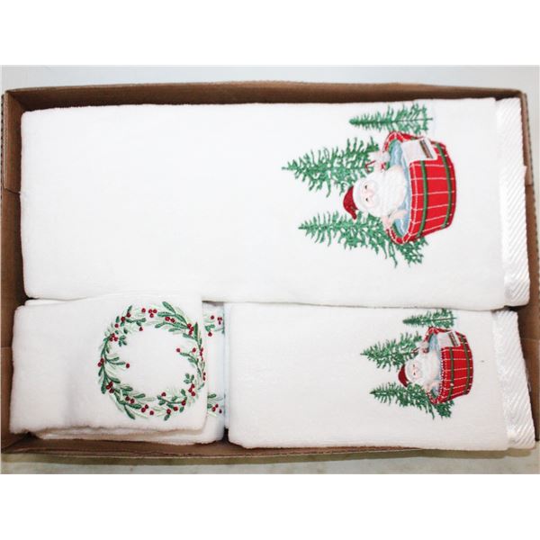 DISTINCTLY HOME HOLIDAY HAND TOWEL SET- NEW