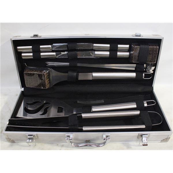 NEW BBQ TOOL/UTENSILS SET IN METAL