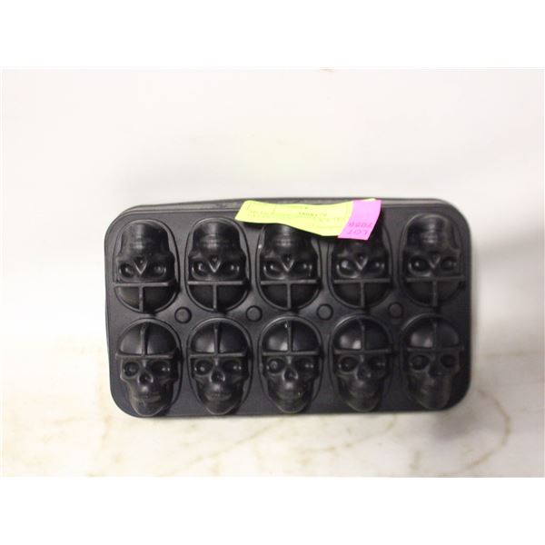 3D SILICONE SKULL ICE TRAY - NEVER USED