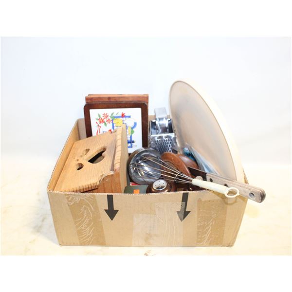 VINTAGE DECORATIVE WOOD ITEMS- BOX LOT ASSORTED