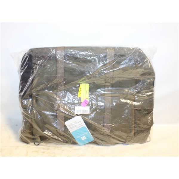TRAVEL TOTE BAG NEW W/TAGS LARGE GREEN