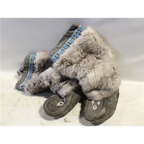 VINTAGE CANADIAN MUKLUKS SZ LARGE