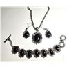 Image 1 : 28) SUITE OF SILVER TONE AND BLACK