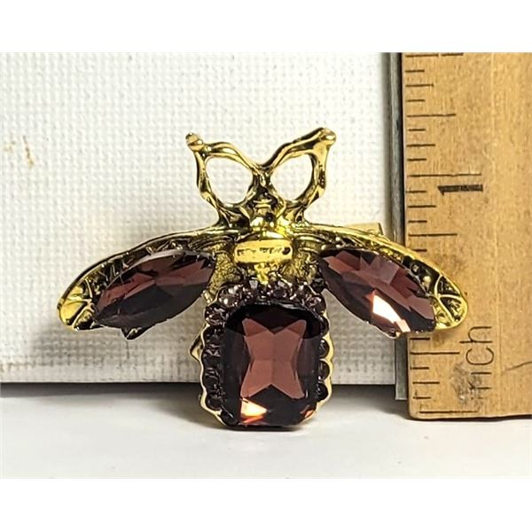 18) GOLD TONE WITH CRYSTALS, FLY