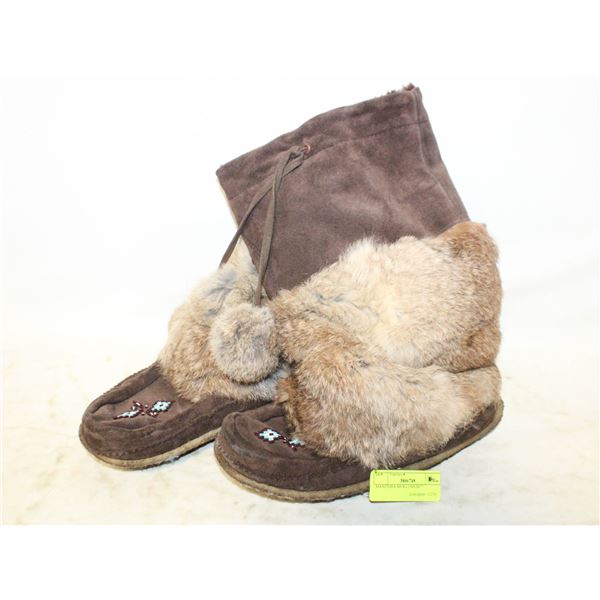 MANITOBA MUKLUKS SZ LARGE
