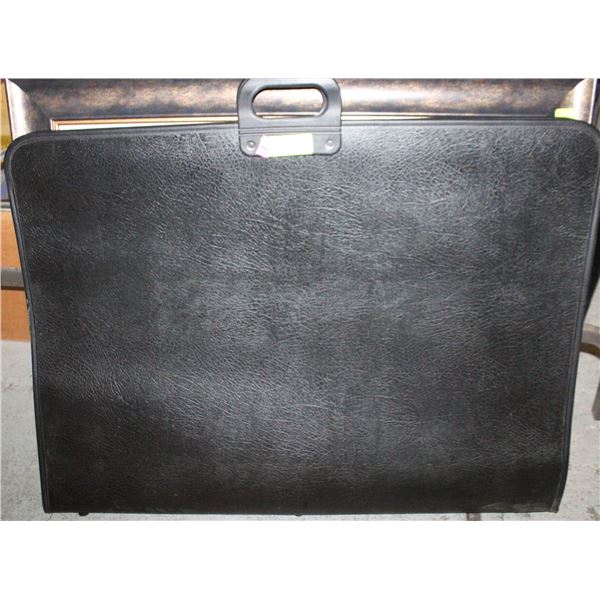 XL PORTFOLIO CASE 32X23"