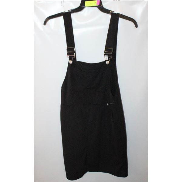 LADIES MEDIUM SHEIN DRESS WITH POCKETS