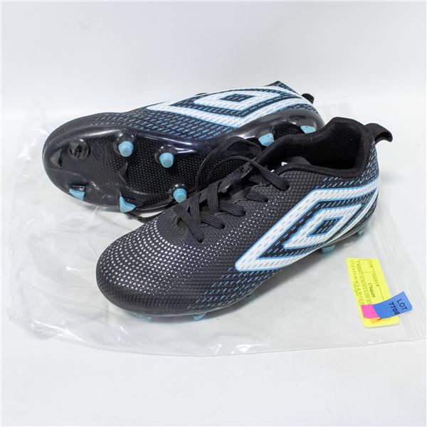 UMBRO AURORA KIDS SOCCER CLEATS BLACK& BLUE SIZE 2
