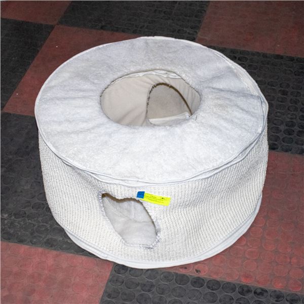 SOUTH PAW MULTIFUNCTIONAL CAT BED & SCRATCHING
