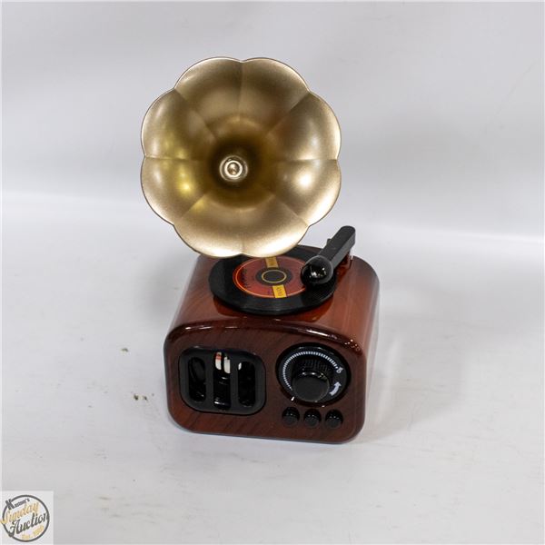 RETRO WIND UP GRAMOPHONE RECORDED PLAYER