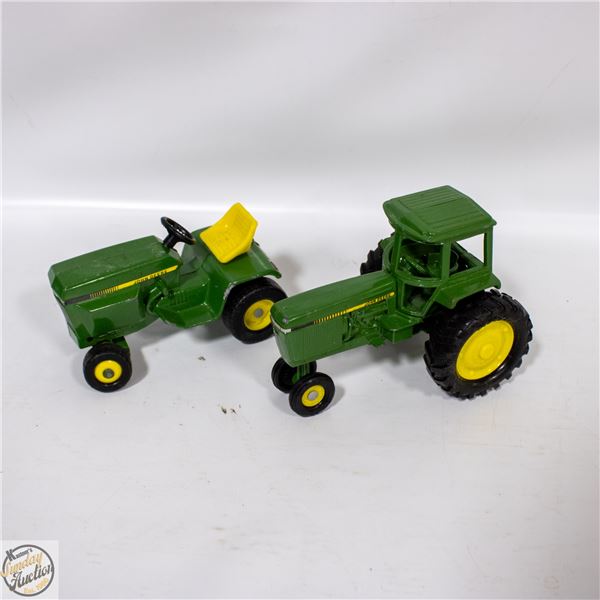 VINTAGE JOHN DEERE METAL TRACTOR AND