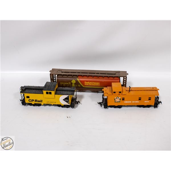 3 VINTAGE HO MODEL TRAIN CARS CP CN AND