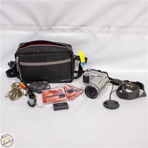 SONY CYBERSHOT 5MP CAMERA W VARIOS SONNAR LENS