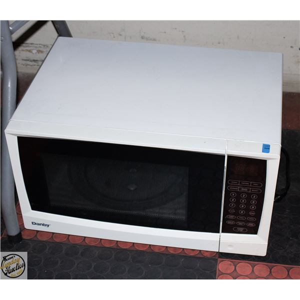 WHITE DANBY TABLETOP MICROWAVE MODEL DMW1110WDB
