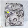 Image 1 : TOMMY BAHAMA RUG IN A TOTE BAG - 5 X 7'