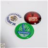 Image 1 : 3 VTG BAR TAP BUTTONS STEAM WHISTLE BLANCHE ALEX