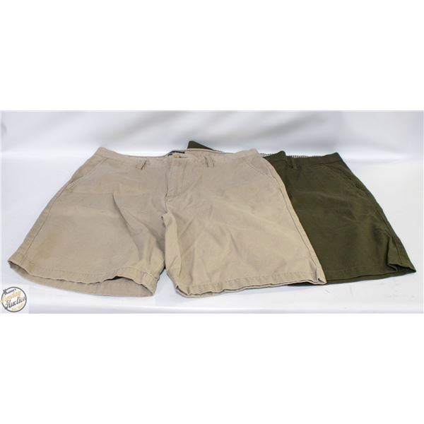 2 PAIRS OF DENVER HAYES SHORTS - MEN'S