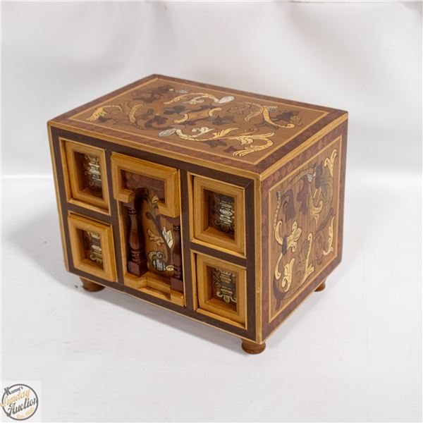 VINTAGE INLAY WOODEN BOX