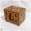 Image 1 : VINTAGE INLAY WOODEN BOX