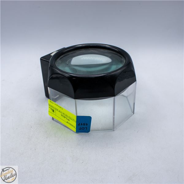 ILLUMINATED DESKTOP MAGNIFIER