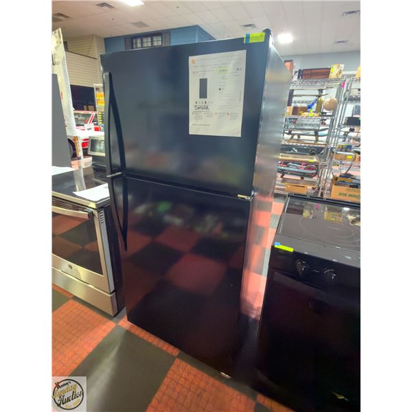 WHIRLPOOL BLACK FRIDGE 18 CU FT MODEL WRT318FZDB02