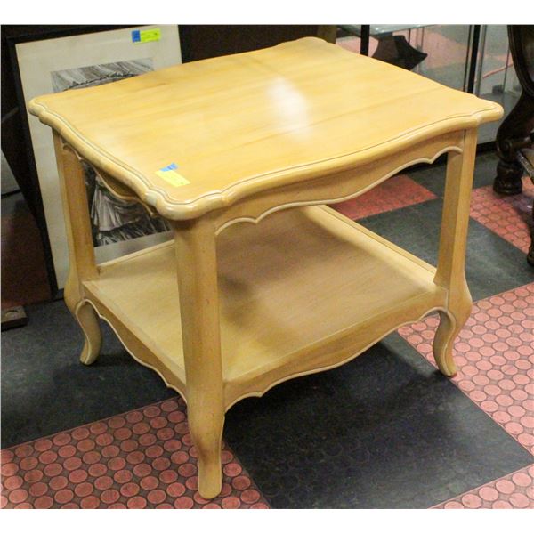 WOOD ORNATE STYLE SIDE TABLE 23X27X24"