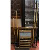 Image 1 : POOL CUE HOLDER SCORE BOARD WITH 4 CUES