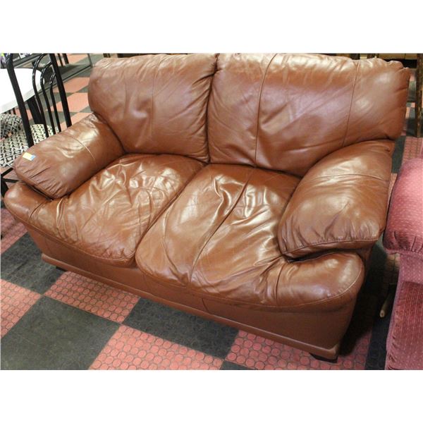 BROWN LEATHER LOVE SEAT L-62"