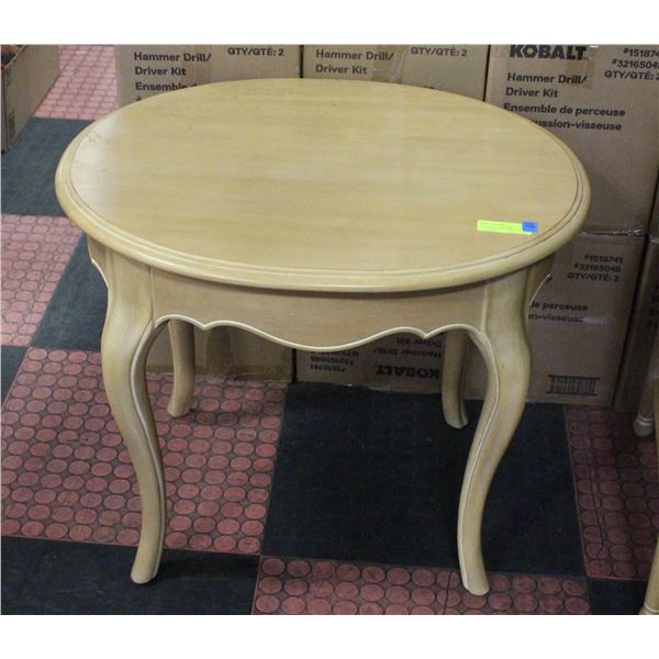 WOOD ORNATE STYLE OVAL TABLE 23X28X22