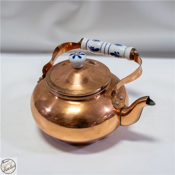 VTG. COPPER KETTLE W DELFT STYLE HANDLE