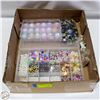 Image 1 : ASSORT. BEADS, HOLOGRAPHIC FLAKES &