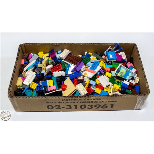 FLAT OF LEGO/PLAYMOBIL