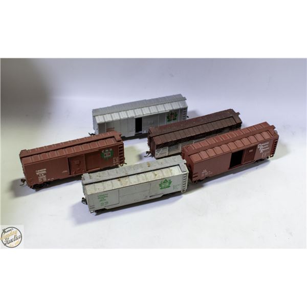 LOT HO SCALE BOX CARS
